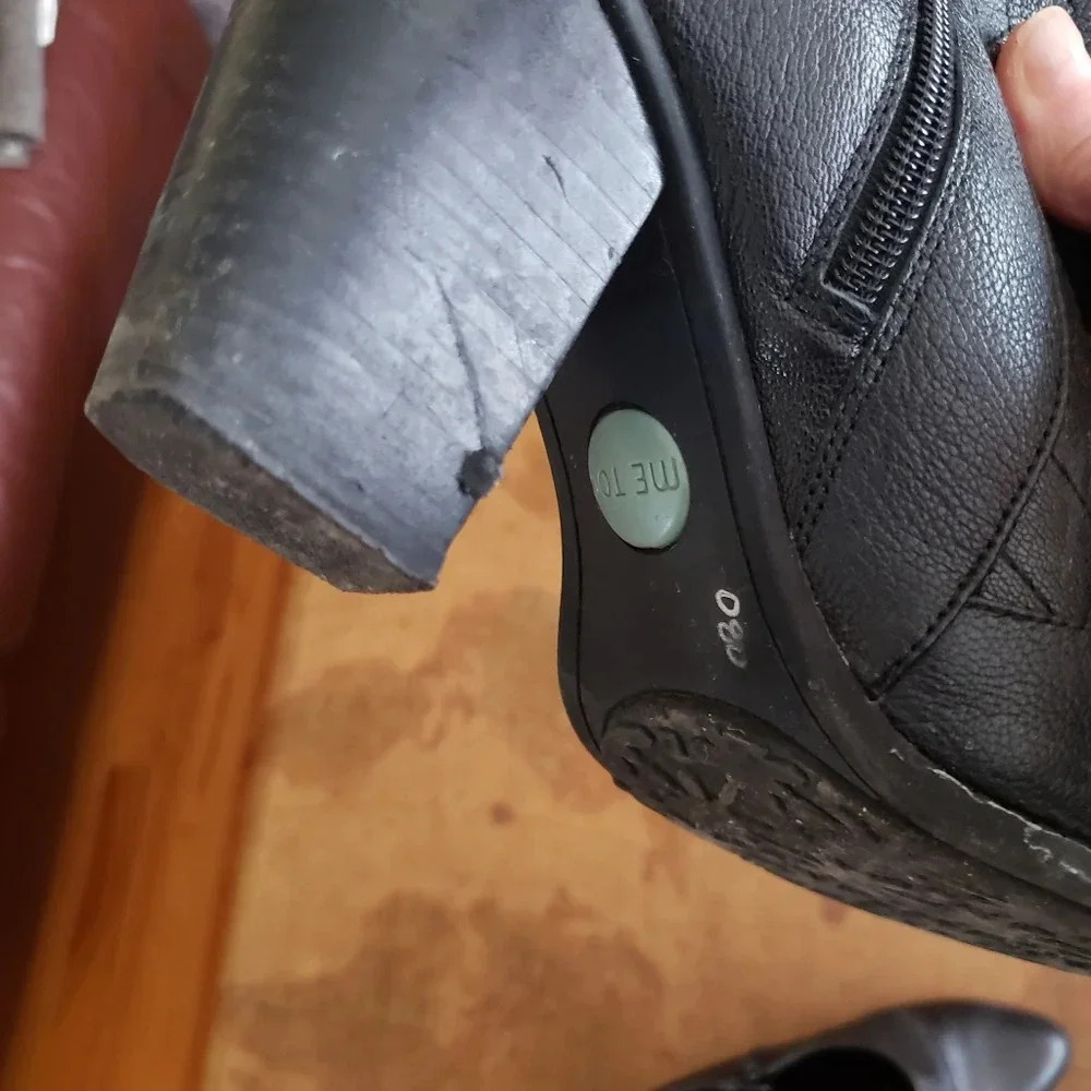*LEATHER Booties,  Size 8, Black - Picture 9 of 12